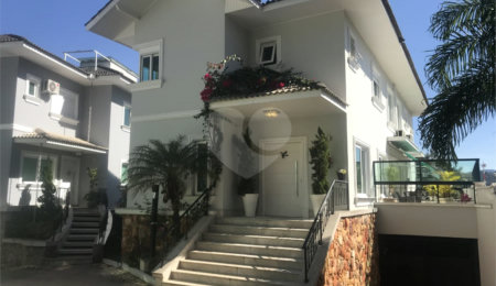 Casa à venda com 3 suítes no condomínio Quinta de Santo Antônio, São Paulo - SP