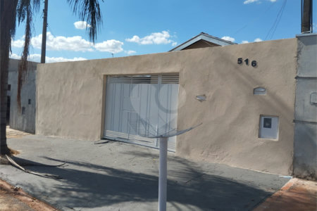 Casa à venda com 2 quartos em Jardim Roberto Selmi Dei, Araraquara, SP