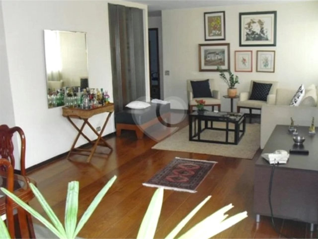 Apartamento à venda com 4 quartos, sendo 1 suíte,  em Campo Belo, São Paulo, SP