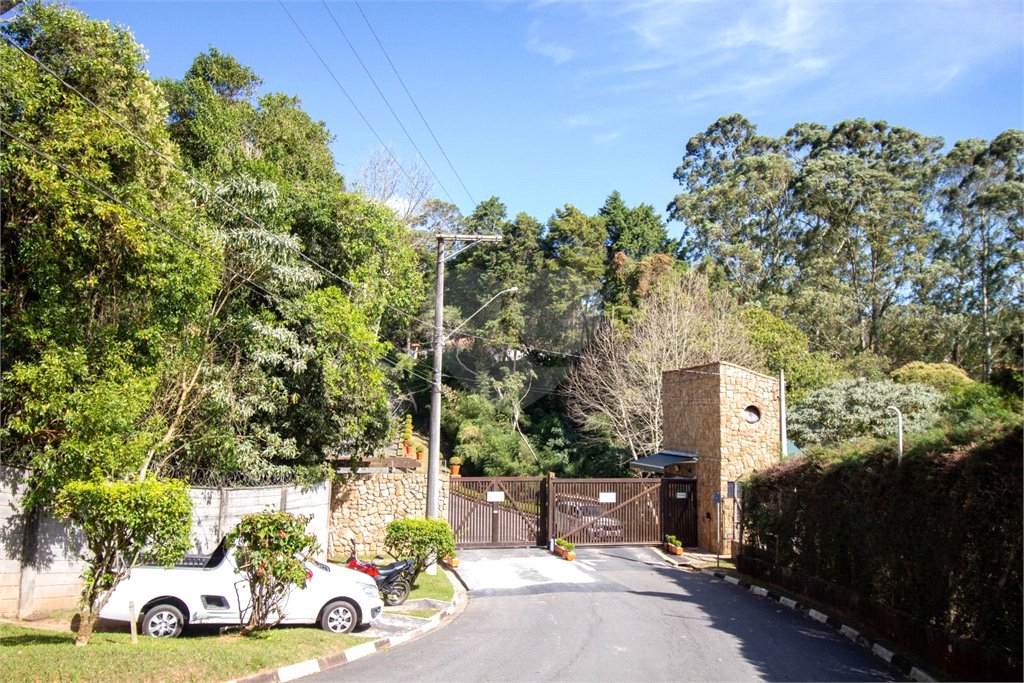 Casa à venda com 3 suítes no condomínio Altos de São Roque, São Roque - SP