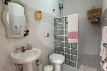 Casa à venda com 3 quartos, sendo 1 suíte, no condomínio Residencial Delle Stelle, Louveira - SP