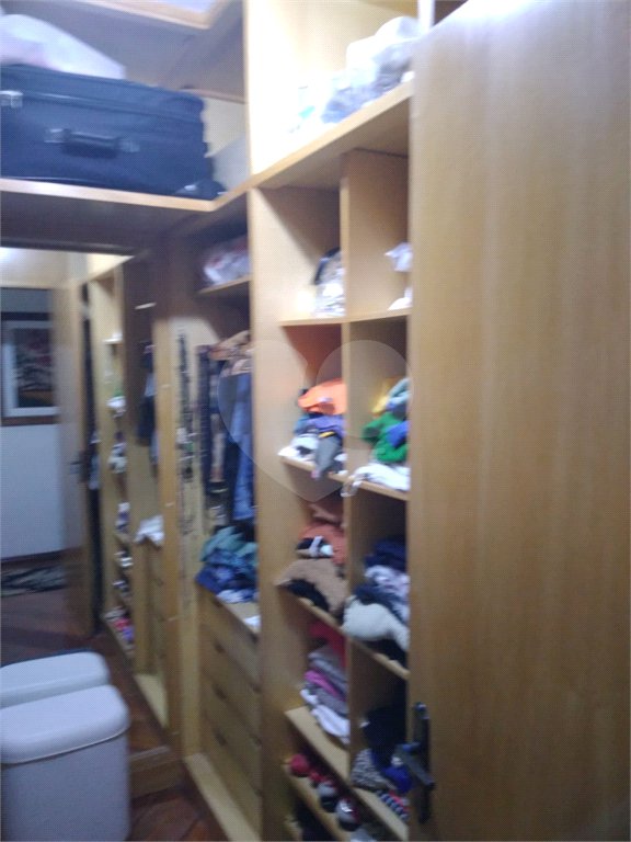 Casa à venda com 4 quartos, sendo 3 suítes, no condomínio Da Serra, São Paulo - SP