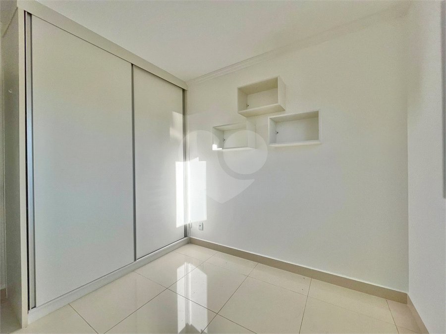 Casa à venda com 3 quartos, sendo 1 suíte, no condomínio Residencial Villa Flora, Votorantim - SP