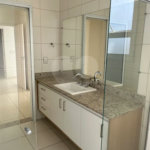 Casa para alugar com 3 suítes no condomínio Figueira Garden, Atibaia - SP