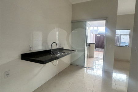 Casa à venda com 3 quartos, sendo 1 suíte,  em Ipê, Três Lagoas, MS