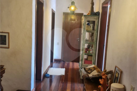 Casa à venda com 5 quartos, sendo 2 suítes,  em Jardim Morumbi, São Paulo, SP