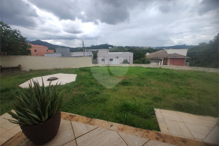Casa à venda com 5 quartos, sendo 3 suítes, no condomínio Serra da Estrela, Atibaia - SP