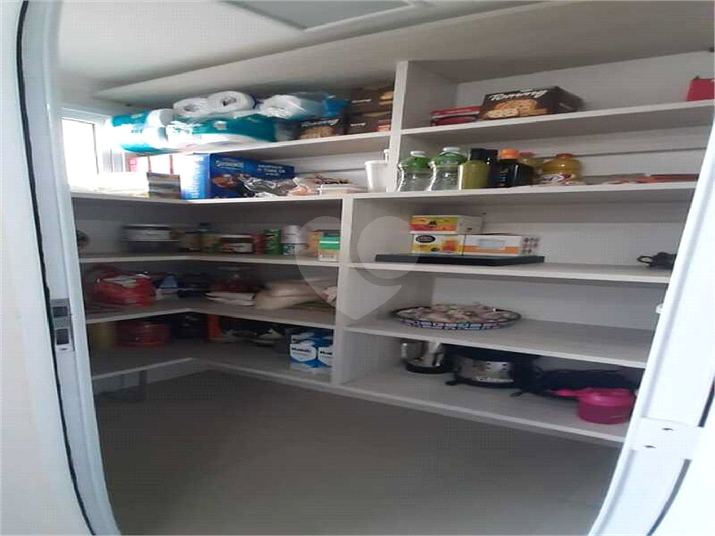 Casa à venda com 4 quartos, sendo 2 suítes, no condomínio Florada da Serra, São Paulo - SP