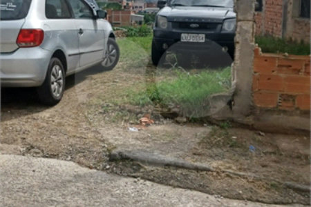 Galpão de 136m² com fácil acesso a Av. Brasil e Estrada da Posse