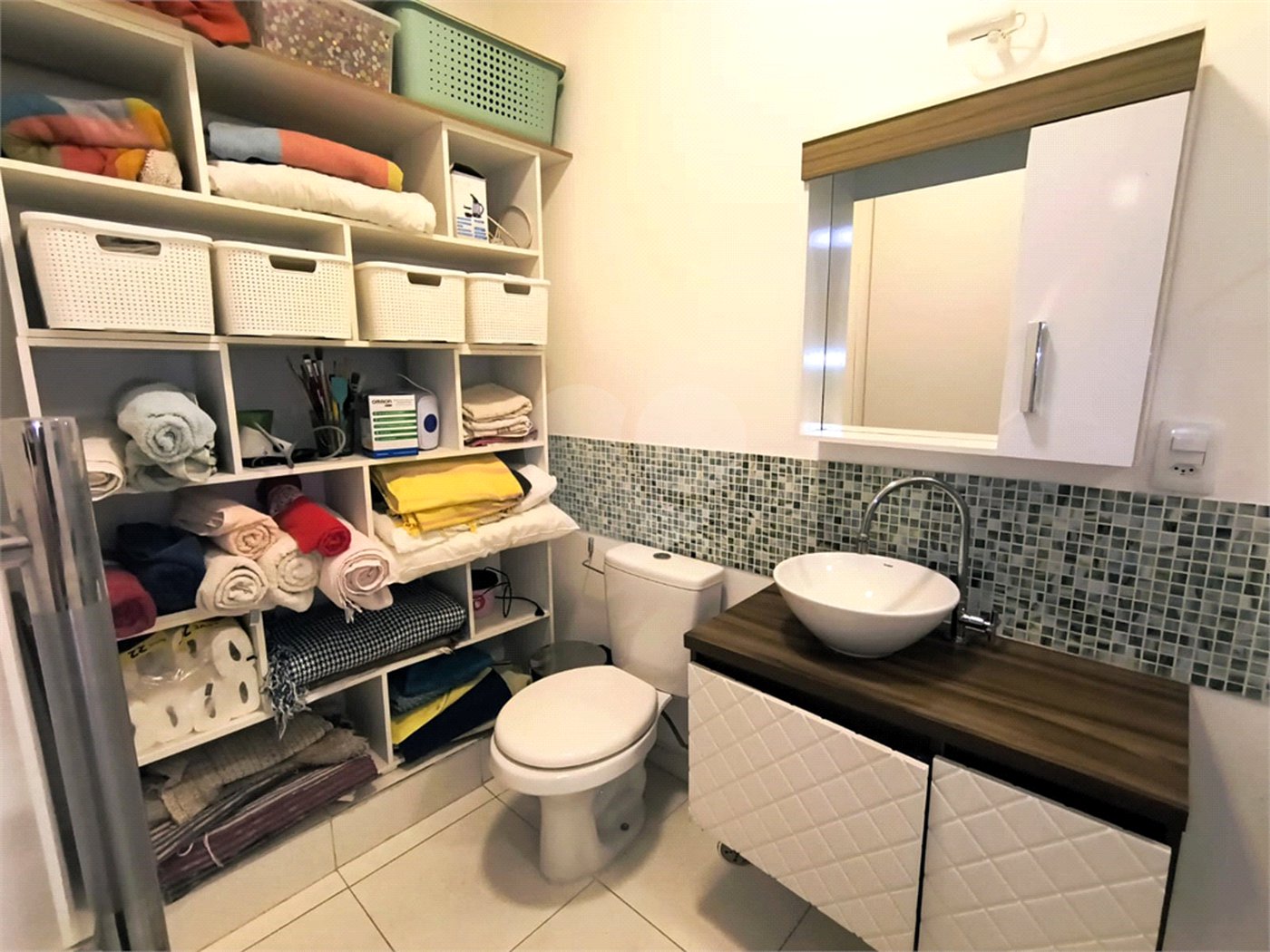 Sobrado à venda com 4 quartos, sendo 2 suítes, em Vila Morse, São Paulo, SP