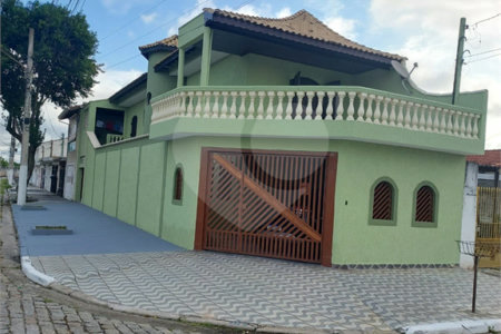 Casa à venda com 2 quartos, sendo 1 suíte, em Vila Maria de Maggi, Suzano, SP