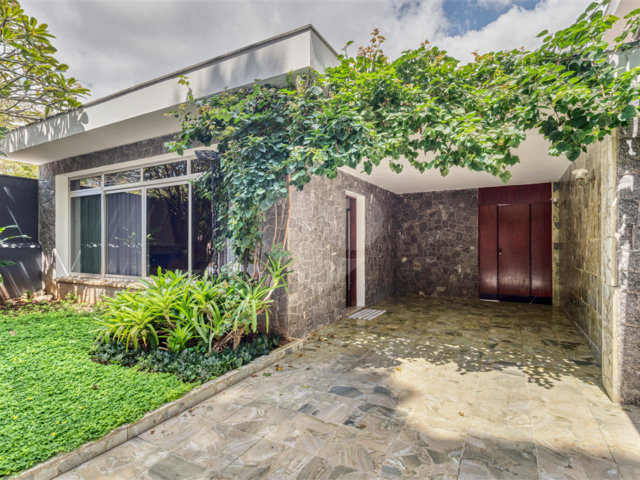 Casa Térrea à venda com 3 quartos, sendo 1 suíte,  em Alto da Boa Vista, São Paulo, SP