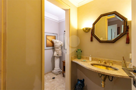 Casa Térrea à venda com 4 quartos, sendo 2 suítes, em Jardim Europa, São Paulo, SP