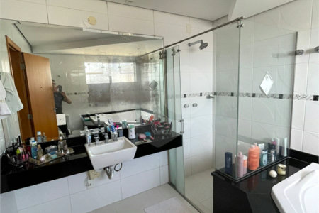 Casa à venda com 4 suítes no condomínio Aruã Lagos, Mogi das Cruzes - SP