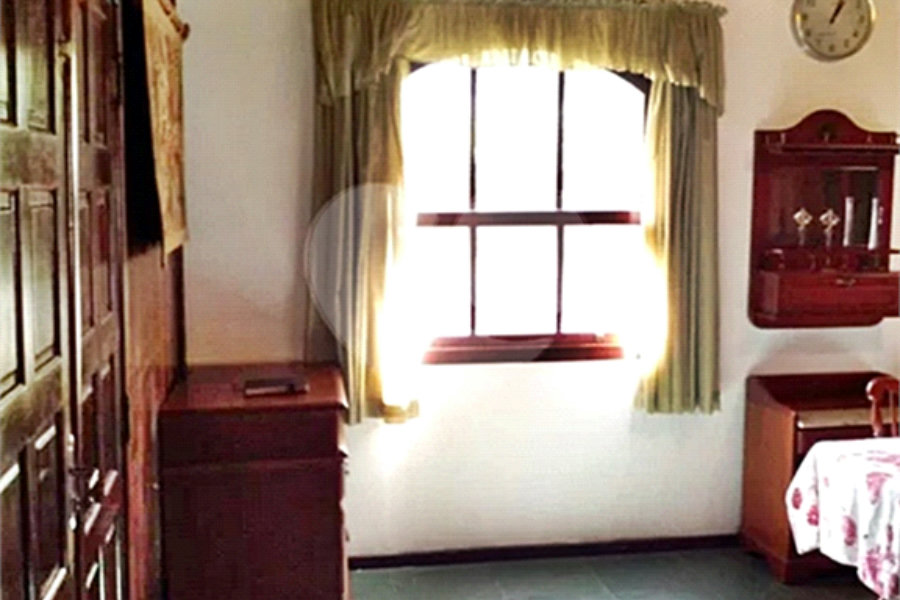 Casa à venda com 4 quartos, sendo 1 suíte,  no condomínio Parque Imperial da Cantareira, Mairiporã - SP