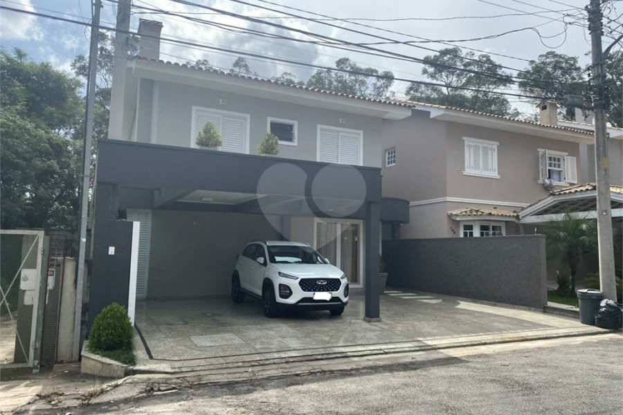 Sobrado à venda com 4 quartos, sendo 1 suíte, em Horto, São Paulo, SP