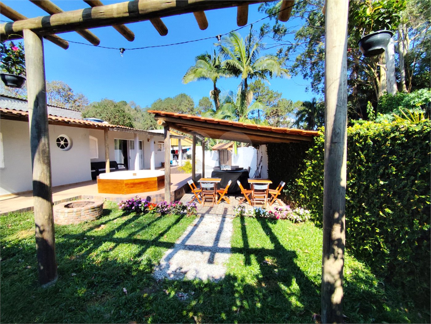 Casa à venda com 3 quartos, sendo 1 suíte, no condomínio Caconde, São Bernardo do Campo - SP