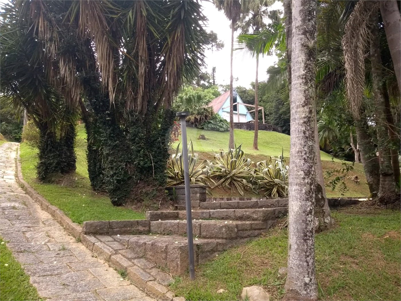 Casa à venda com 3 quartos, sendo 1 suíte, no condomínio Cinco Lagos, Mairiporã - SP