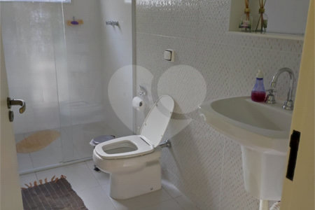 Chácara à venda com 3 quartos, sendo 2 suítes,  em Parque Varanguera, São Roque, SP