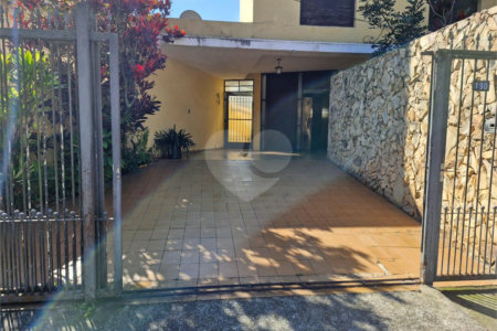 Casa à venda com 4 quartos, sendo 1 suíte, em Jardim Consórcio, São Paulo, SP