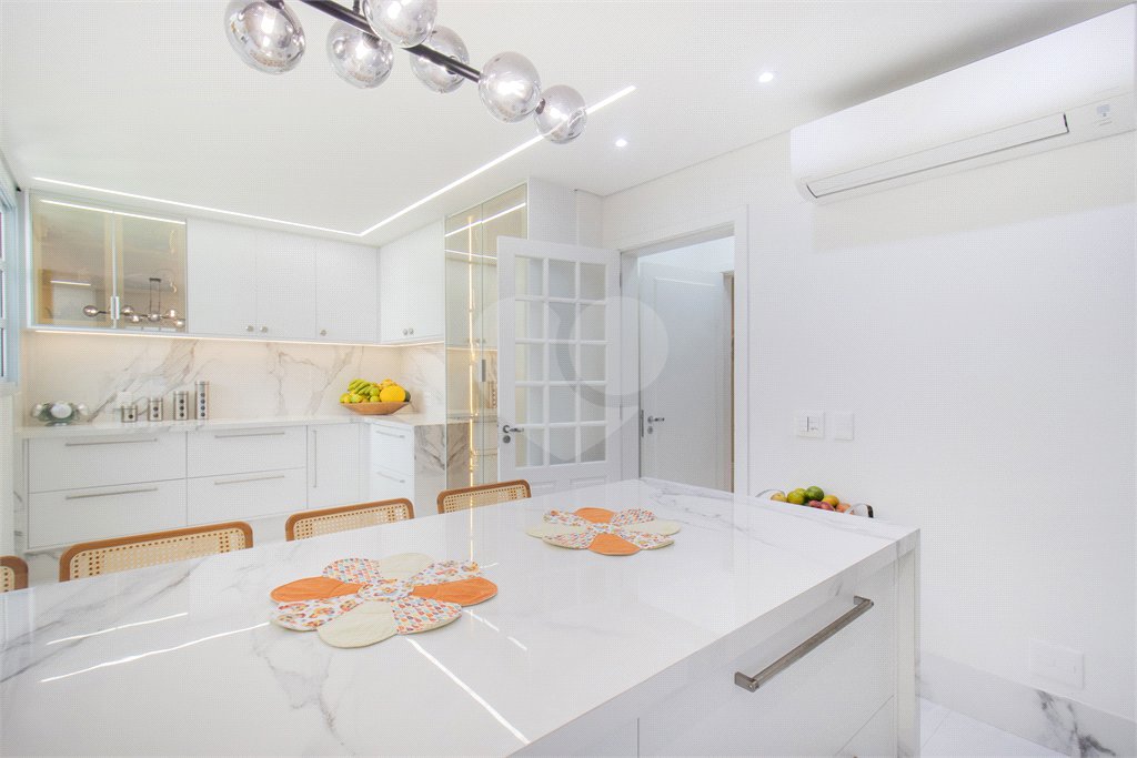 Casa à venda com 4 suítes no condomínio Conde D Eu, São Paulo - SP