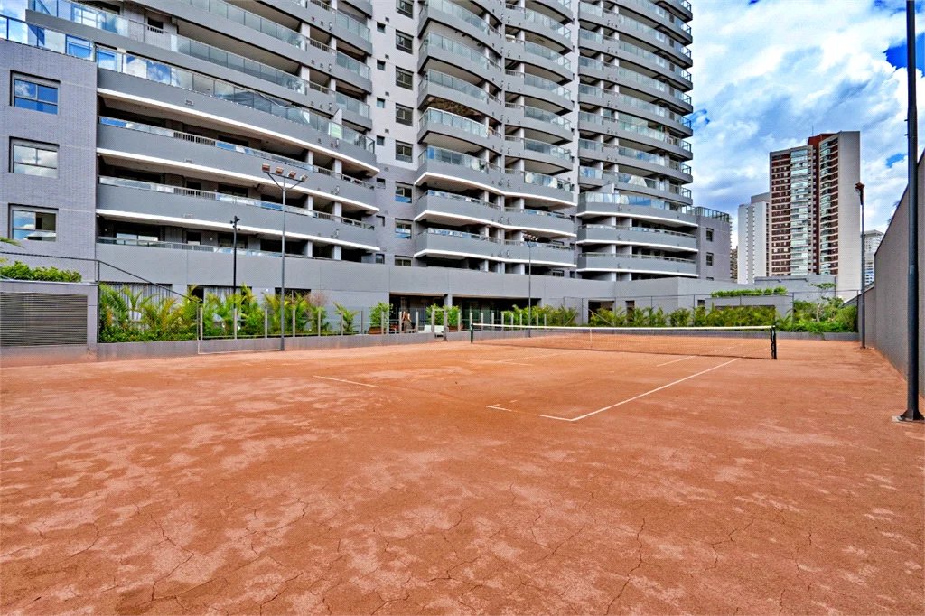 Apartamento à venda com 4 quartos, sendo 2 suítes,  em Jardim das Acácias, São Paulo, SP