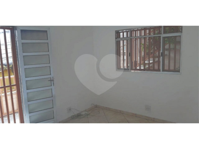Casa à venda com 4 quartos, sendo 1 suíte,  no condomínio Travessa Américo Bologna,46, São Paulo - SP
