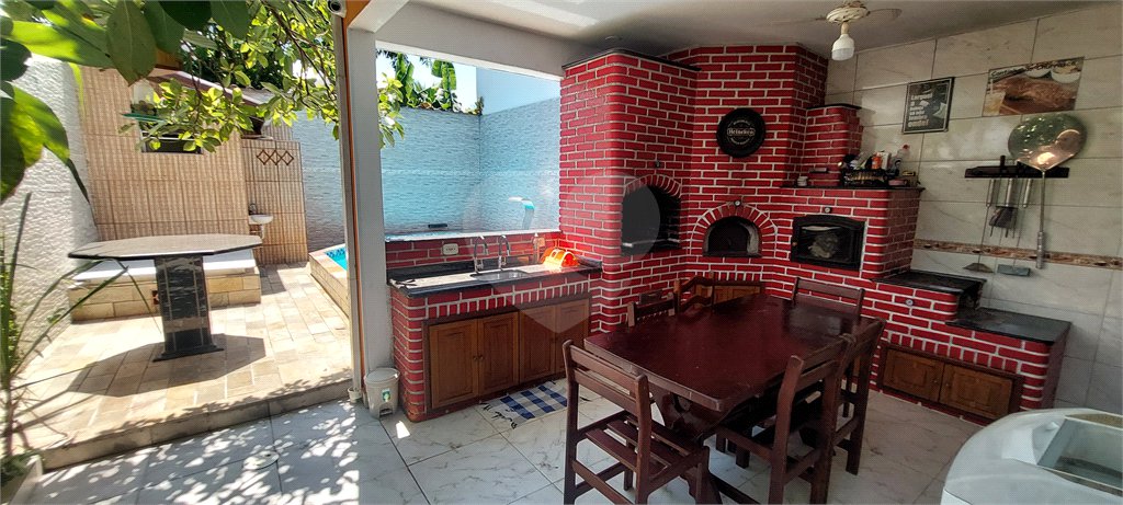 Casa à venda com 3 quartos, sendo 2 suítes,  em Indaiá, Bertioga, SP