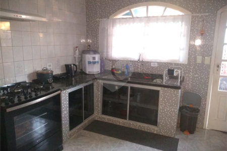 Casa Térrea à venda com 3 suítes em Jardim São Pedro, Mogi das Cruzes, SP