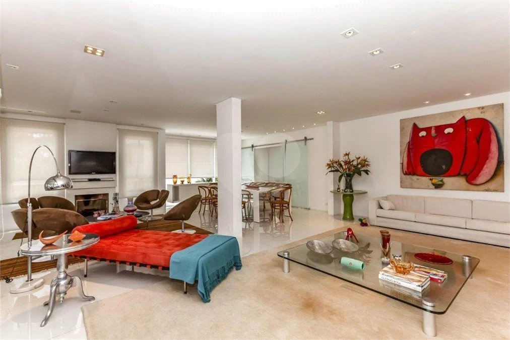 Casa à venda com 5 quartos, sendo 3 suítes, em Jardim Leonor, São Paulo, SP