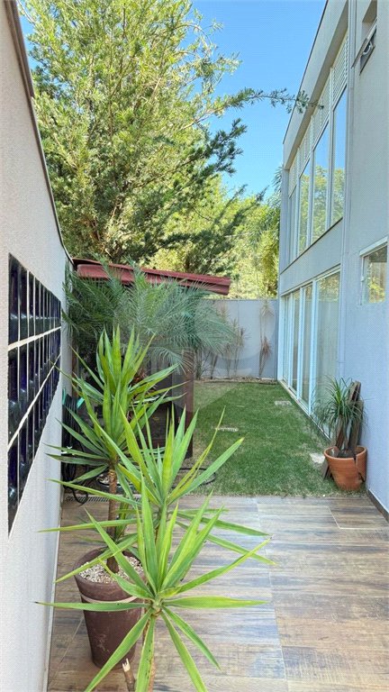 Sobrado belíssimo com piscina no Village Damha