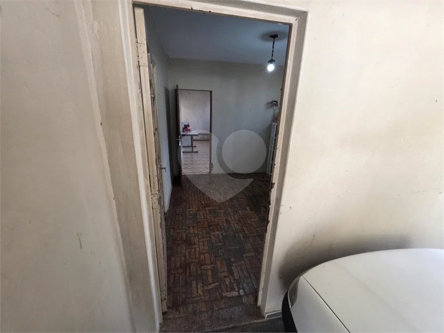 Casa térrea à venda com amplo quintal e grande potencial na Vila Nery