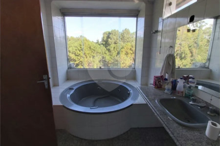Casa à venda com 7 quartos, sendo 4 suítes, no condomínio Estância Marambaia, Vinhedo - SP
