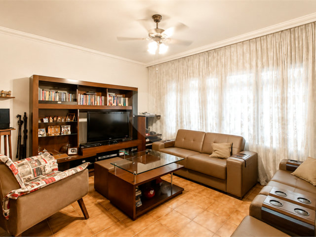 Casa de Vila à venda com 4 quartos, sendo 2 suítes,  em Chácara Santo Antônio (zona Sul), São Paulo, SP