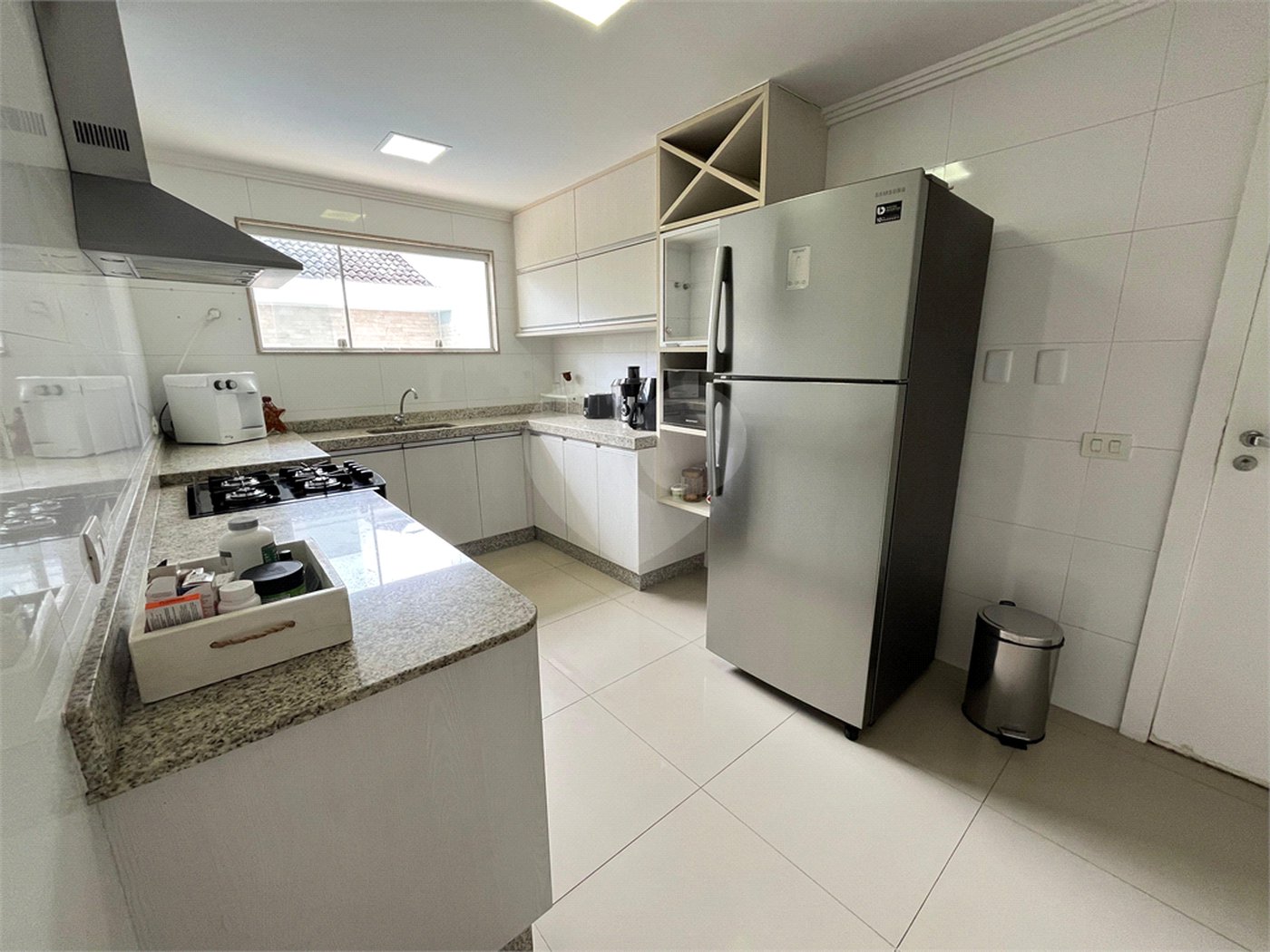 Casa à venda com 3 quartos, sendo 1 suíte, no condomínio Golden Village, Rio de Janeiro - RJ