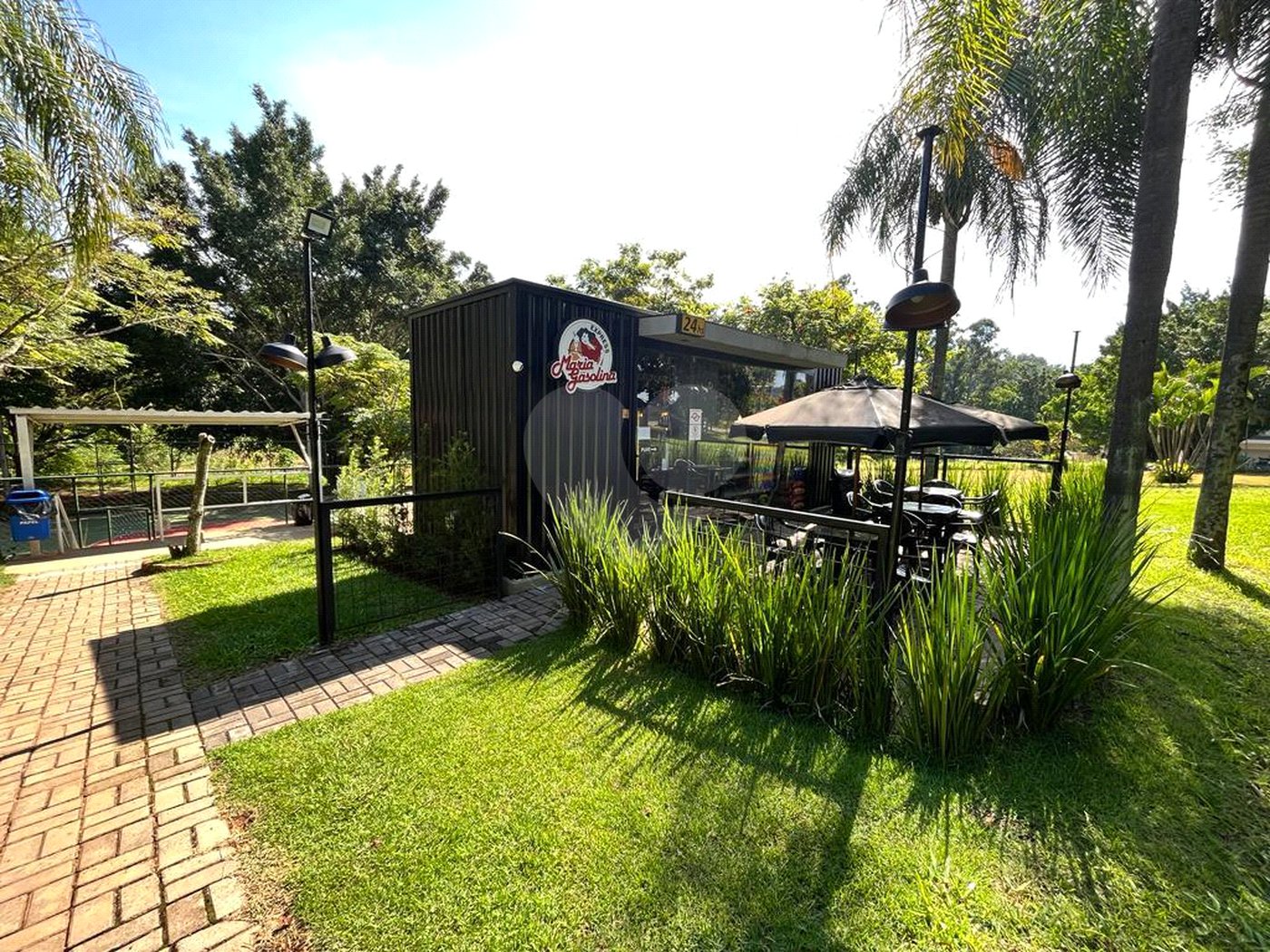 Casa à venda com 5 quartos, sendo 3 suítes, no condomínio Santa Teresa 1, Vinhedo - SP