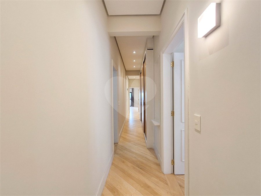 Apartamento à venda ou para alugar com 4 quartos, sendo 3 suítes, em Moema, São Paulo, SP