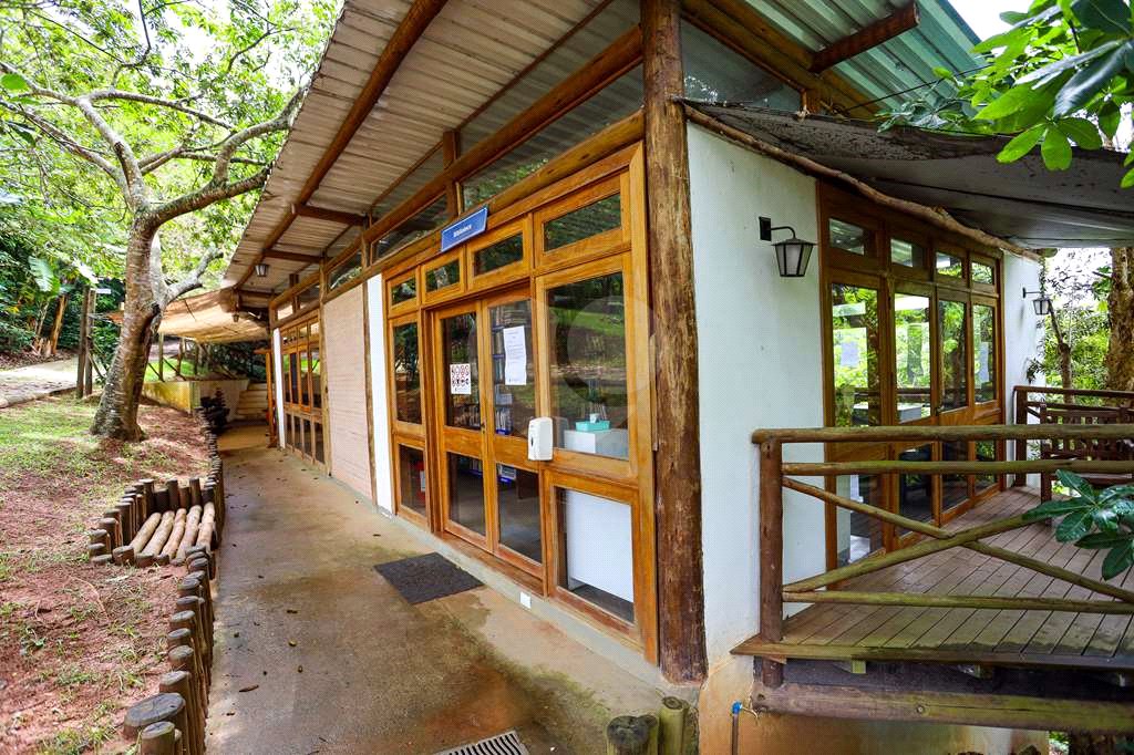 Casa à venda com 4 quartos, sendo 2 suítes,  no condomínio Granja Vianna II, Cotia - SP