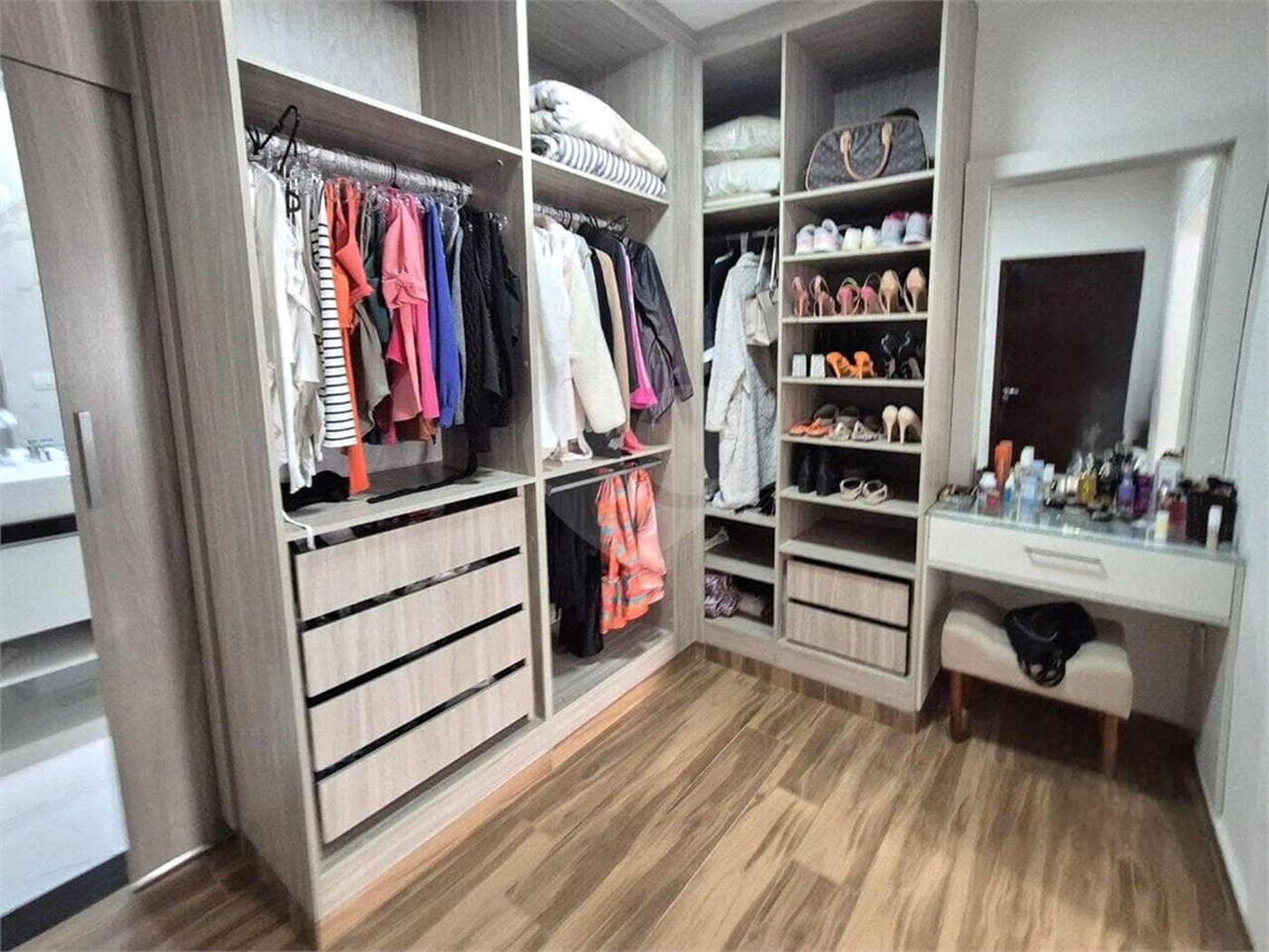 Casa à venda com 3 quartos, sendo 1 suíte,  em Vila Augusta, Sorocaba, SP