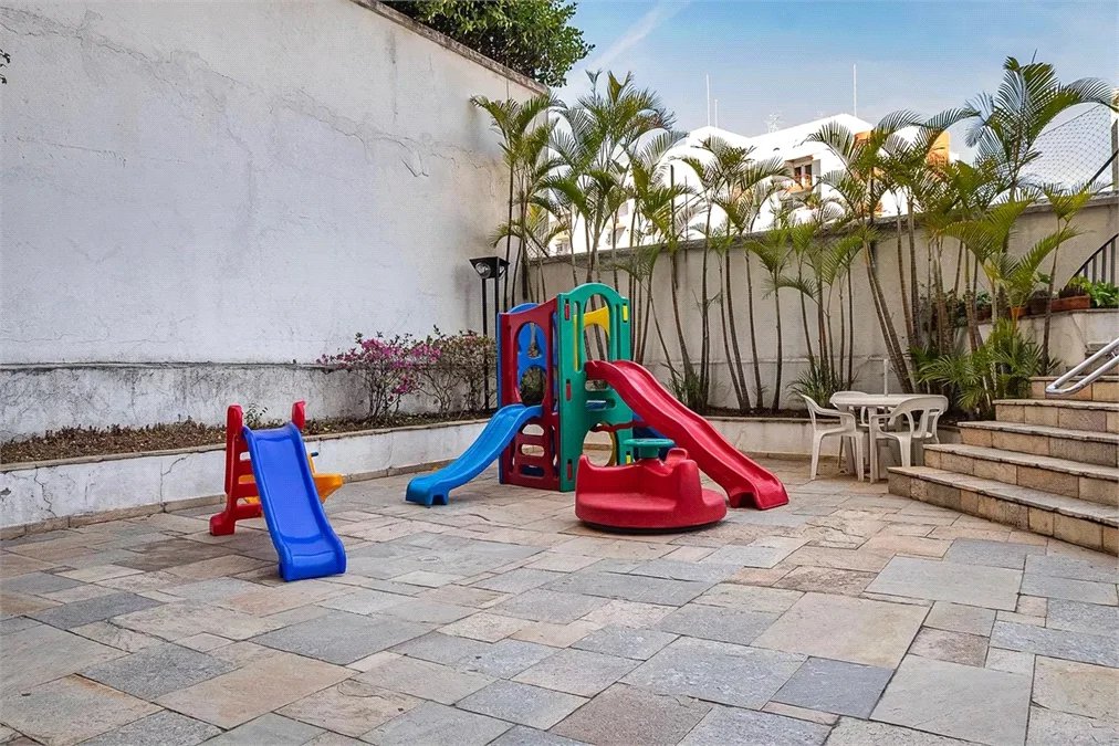 Apartamento à venda com 3 quartos, sendo 1 suíte,  em Jardim das Bandeiras, São Paulo, SP