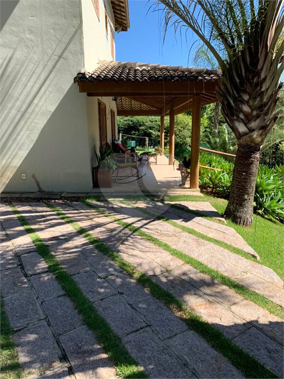 Casa à venda com 5 quartos, sendo 2 suítes, no condomínio Capela do Barreiro, Itatiba - SP