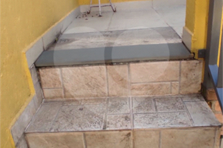 Casa à venda com 3 quartos, sendo 1 suíte,  no condomínio Residencial Vila Irmãos Arnoni, São Paulo - SP