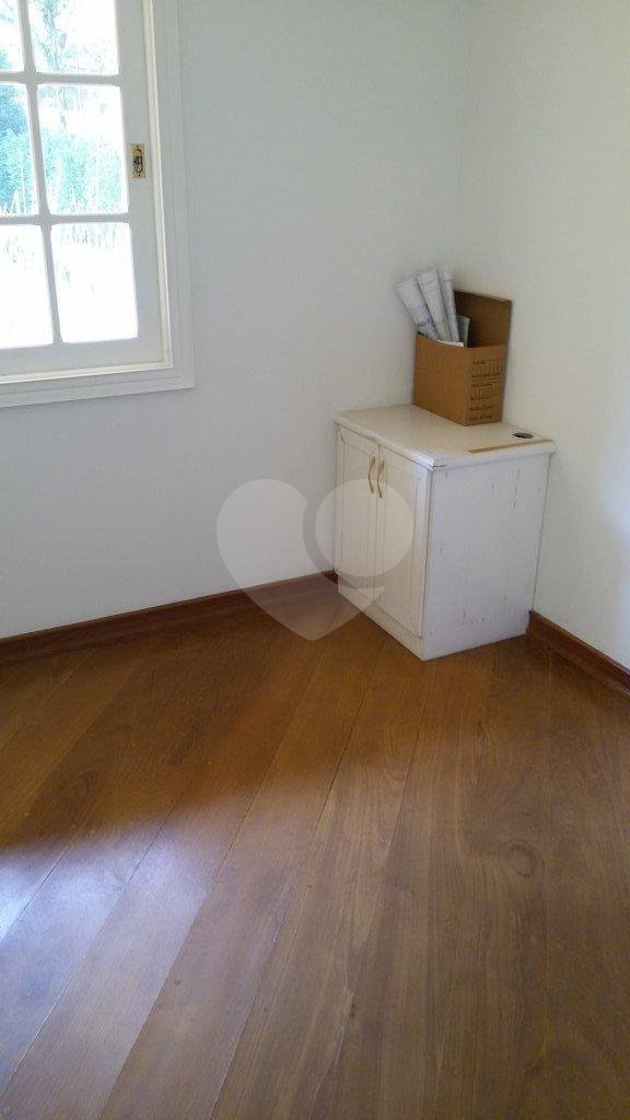 Casa à venda ou para alugar com 4 suítes no condomínio Chácara Francesa, São Paulo - SP