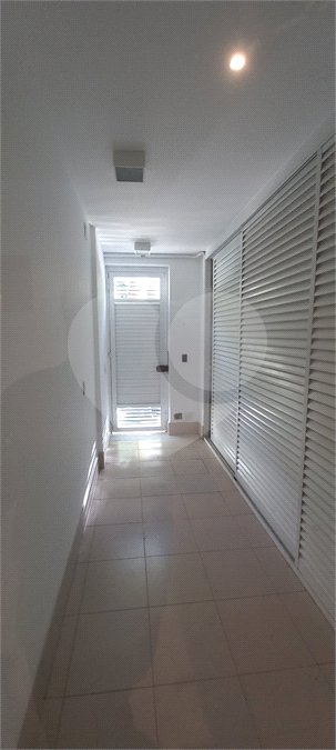 Sobrado à venda ou para alugar com 7 quartos, sendo 4 suítes,  em Cidade Jardim, São Paulo, SP