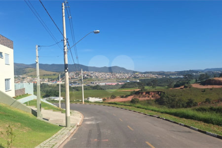 Casa à venda com 3 suítes no condomínio Residencial Alto da Floresta, Bom Jesus dos Perdões - SP