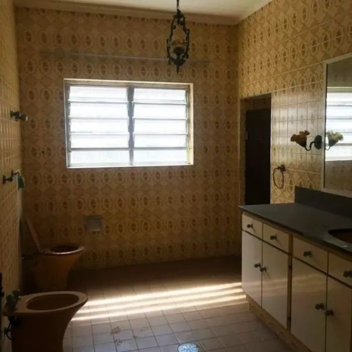 Casa/ Sobrado Amplo no Boqueirão/ Santos/SP