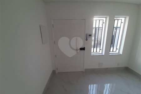 Sobrado à venda com 4 quartos, sendo 3 suítes, em Vila Paulicéia, São Paulo, SP