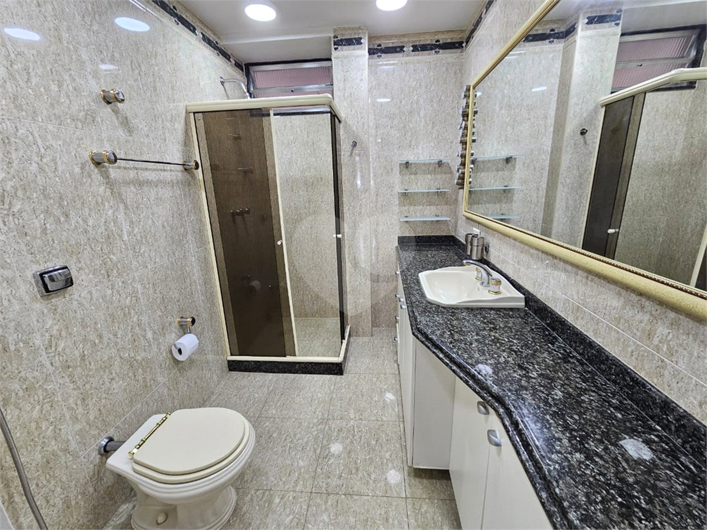 Apartamento à venda com 3 quartos, sendo 1 suíte, em Copacabana, Rio de Janeiro, RJ