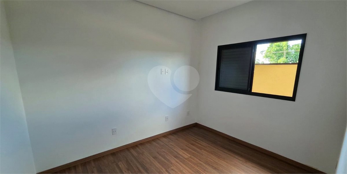 Casa à venda com 2 quartos, sendo 1 suíte, no condomínio Tivolli, Itapetininga - SP
