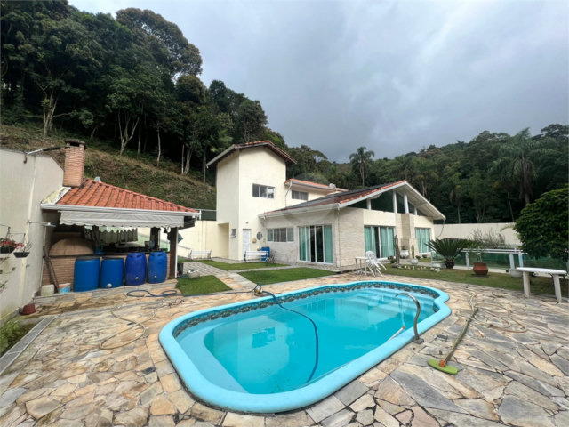 Casa à venda com 4 suítes no condomínio Parque Petrópolis 4 Secção, Mairiporã - SP